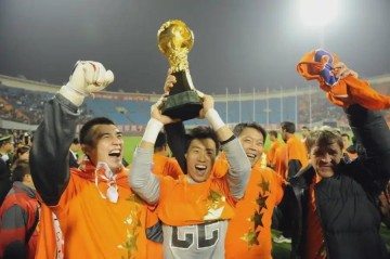 四支球队胶着争冠，多支中游球队搅局，如此中超盛况球迷怎能不爱